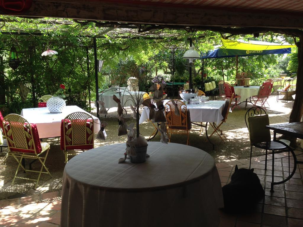Les Jardins Du Rebaut Bed & Breakfast Безие Екстериор снимка