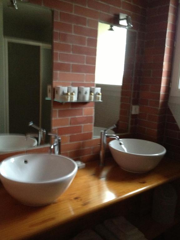 Les Jardins Du Rebaut Bed & Breakfast Безие Стая снимка