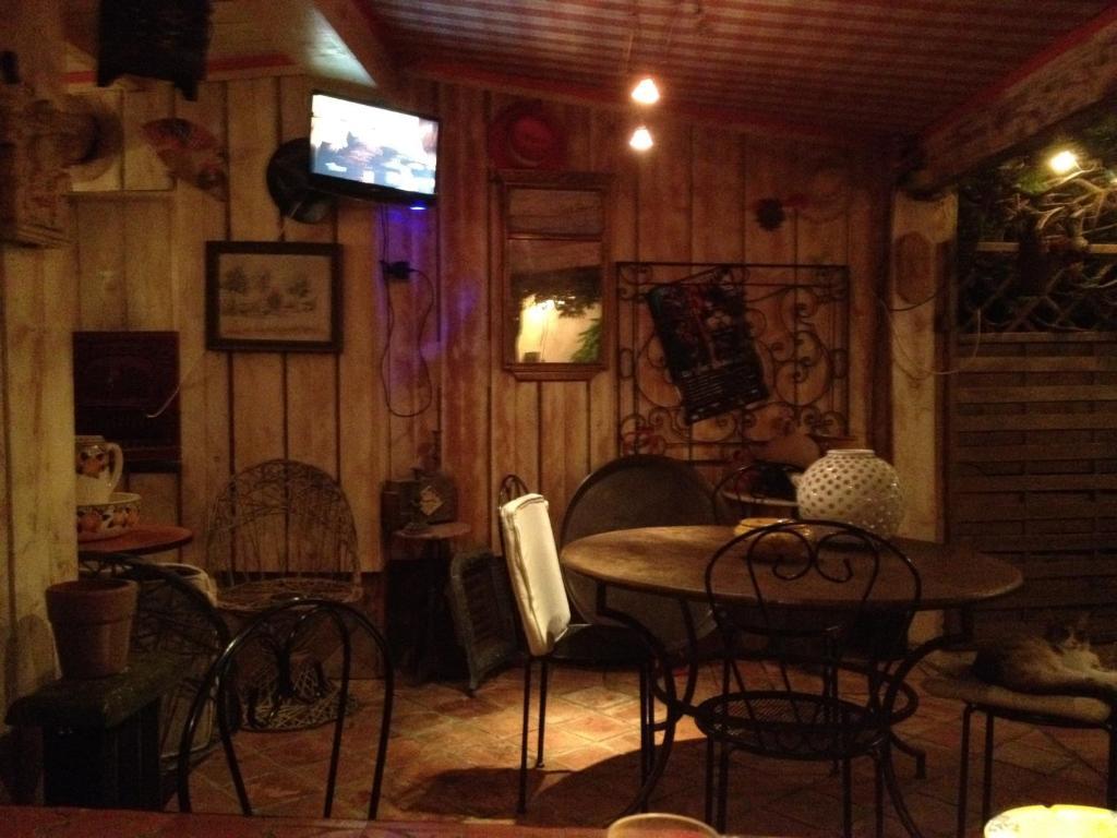 Les Jardins Du Rebaut Bed & Breakfast Безие Стая снимка