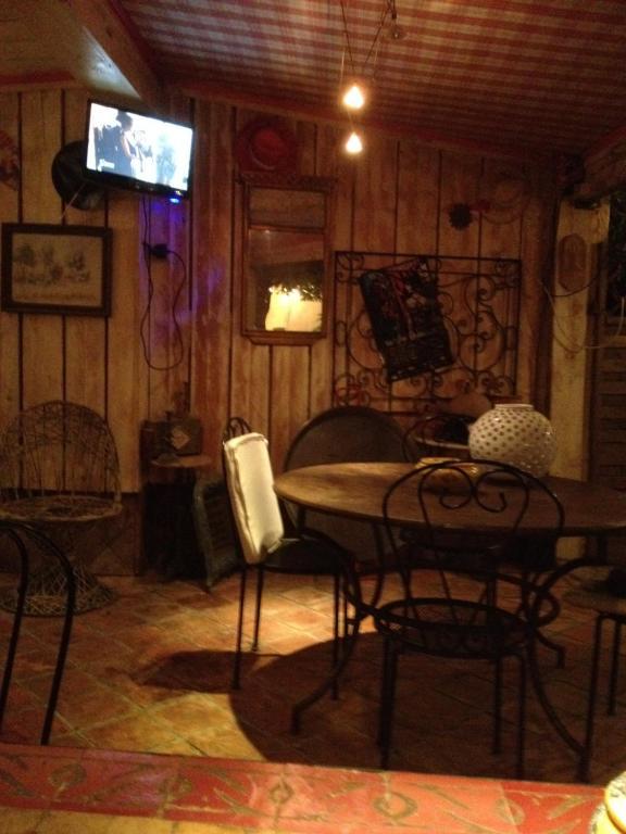 Les Jardins Du Rebaut Bed & Breakfast Безие Стая снимка