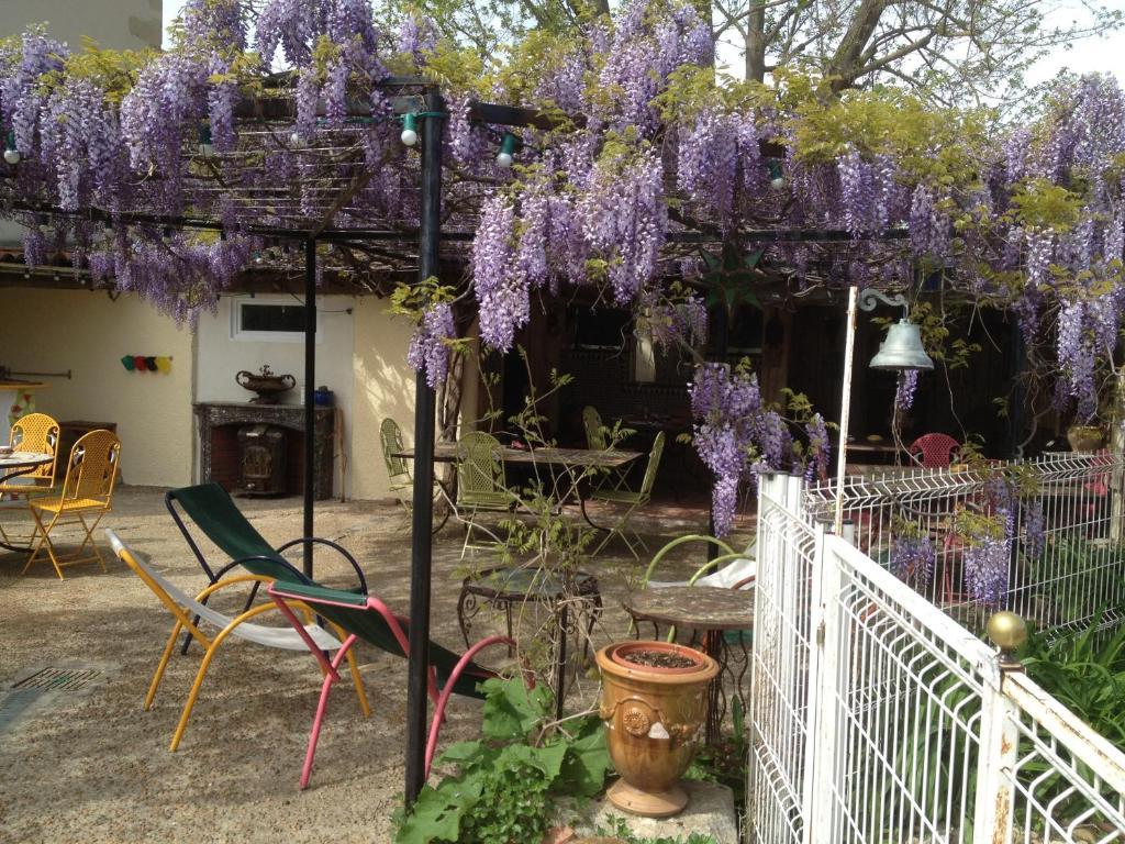 Les Jardins Du Rebaut Bed & Breakfast Безие Екстериор снимка